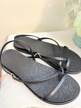 Roxy sandals, black and new with tags. Size 7